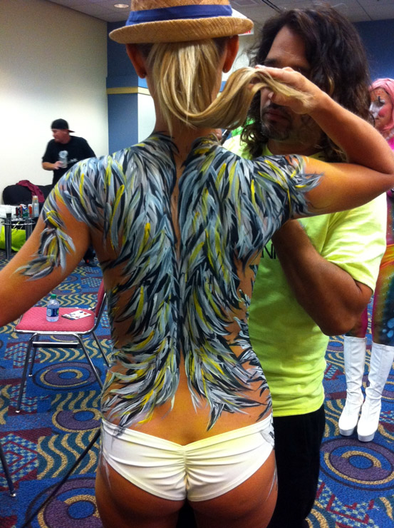 miami-artist-trails-bodypaint-back